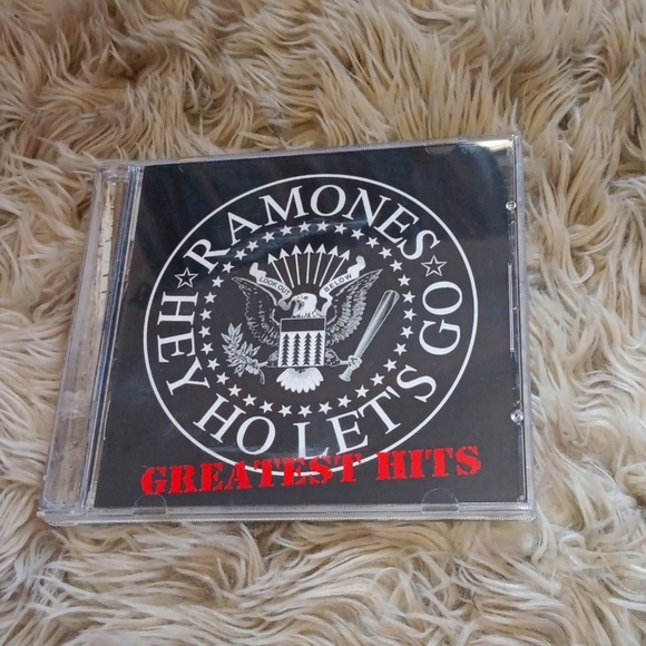 Other - Hey ho let s go Ramones CD